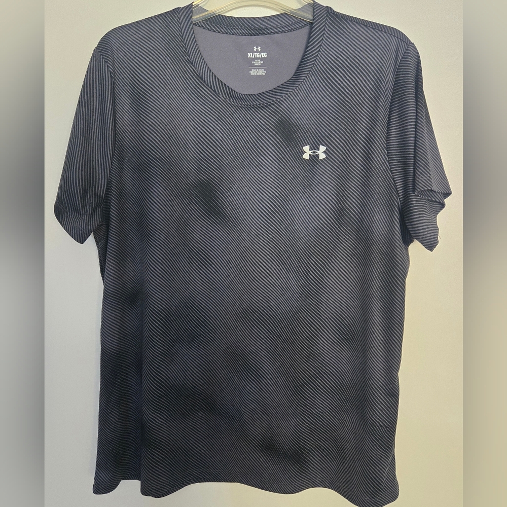Under Armour Men's Black Tee Size XL